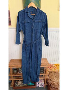 Liz Claiborne Petites Blue Denim Jumpsuit With Belted Waist & Button Front - Siz